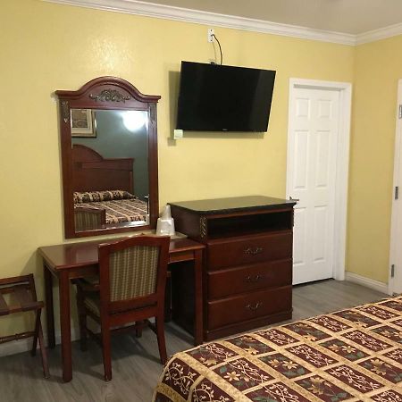 Colony Inn Motel Беллфлауэр Экстерьер фото